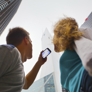 Couple photographed on a cell phone skyscrapers of Hong Kong